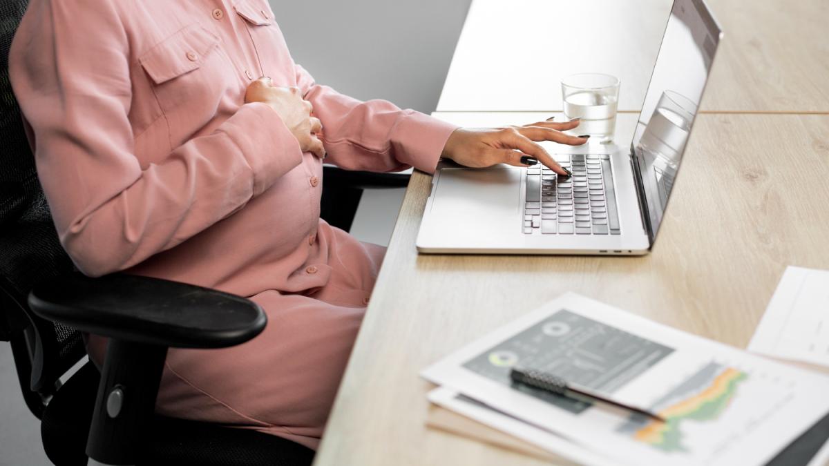 беременная работает