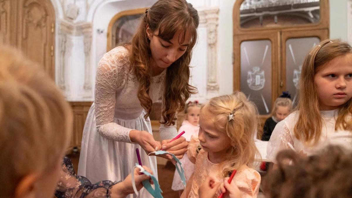 Спектакль Нового театра Детский альбом Чайковского Спектакль Нового театра Детский альбом Чайковского