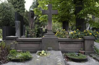 Медиум провела ритуал для изгнания духа — Daily Mail