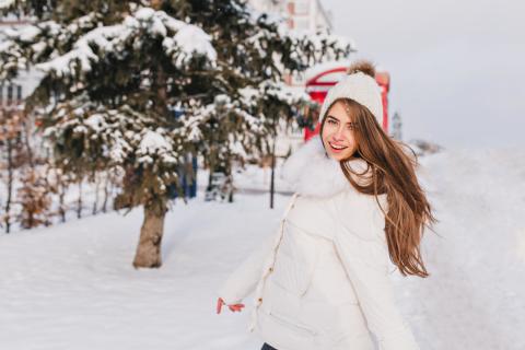 Воздуха меньше — морщин больше: врачи объяснили, почему мы стареем быстрее в мегаполисах