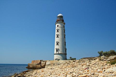 Маяк мыса Эйр в Уэльсе украсили звучащей скульптурой в честь местного призрака