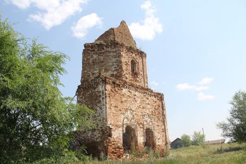 Бесценная старина: 5 уникальных русских храмов, которые могут исчезнуть