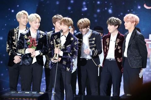 Тренды макияжа в духе K-pop: сияющая кожа, тинт и мягкий фокус
