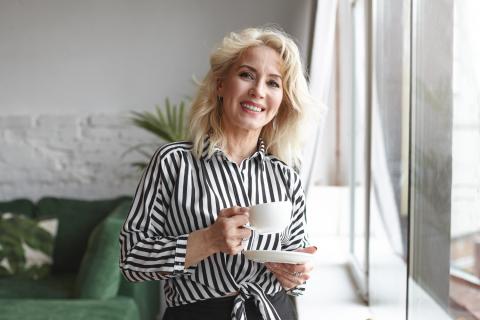 El Pais: отсроченный утренний кофе выравнивает уровень энергии