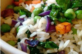 Никакого мяса, а сытость на весь день: этот овощной рис стал моим любимым обедом