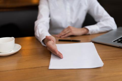 Налог на профессиональный доход в России: кто может оформить статус в 2025 году