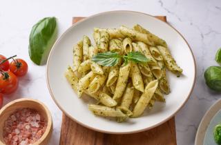 Беру обычную пасту и песто — добавляю один ингредиент, и вкус становится волшебным