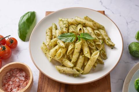 Беру обычную пасту и песто — добавляю один ингредиент, и вкус становится волшебным