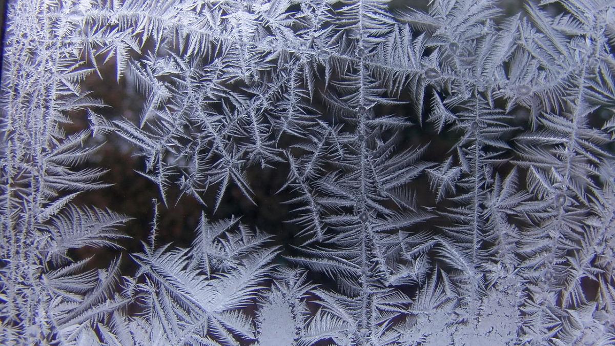 Заиндевевшее окно