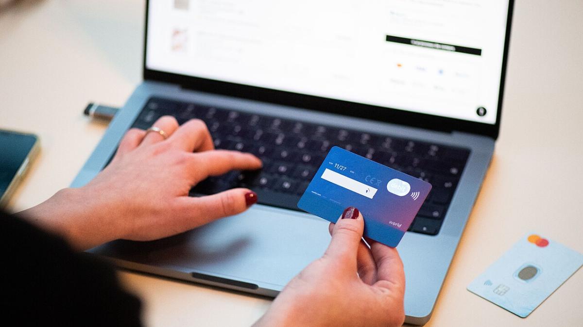 Покупки онлайн с помощью банковской карты