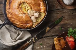 Добавила секретный ингредиент в начинку — и рыбник стал таким нежным, что исчез с тарелки за 10 минут