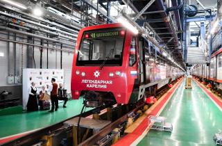 Карелия — теперь скоростная и подземная: в Московском метро запустили самый красивый поезд года