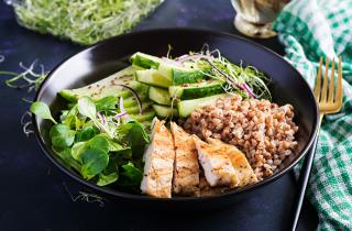 Боул с брокколи и горохом помогает укрепить иммунитет — специалисты