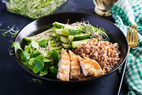 Боул с брокколи и горохом помогает укрепить иммунитет — специалисты