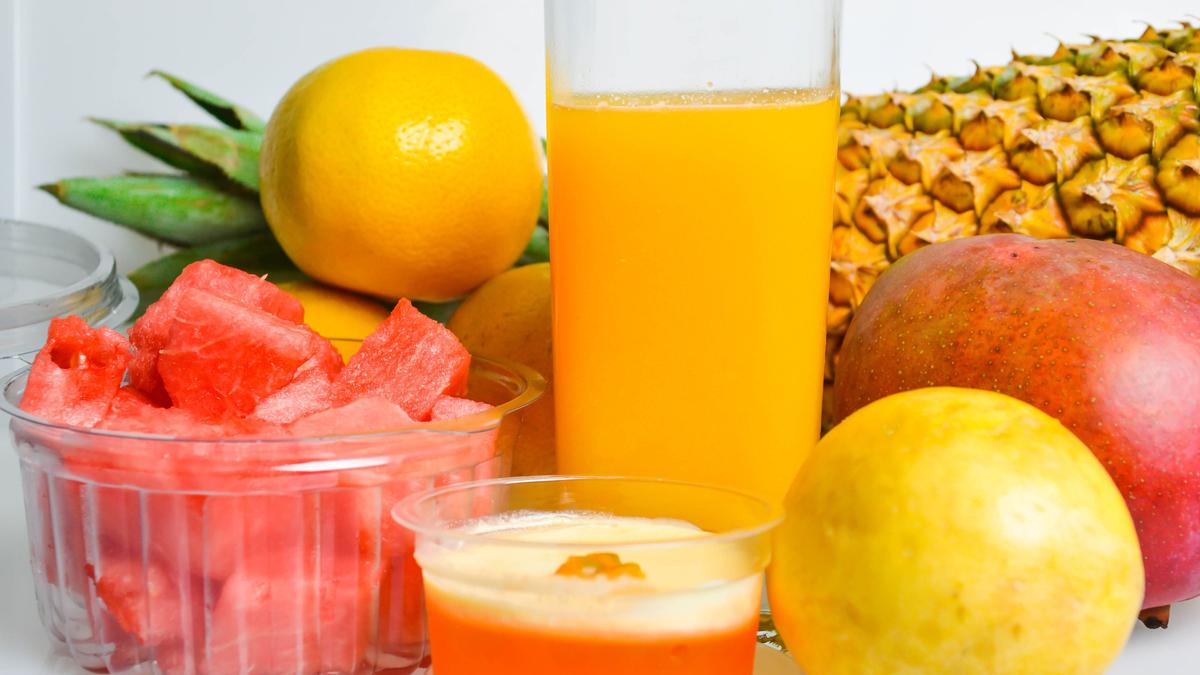 Фрукты и сок Фрукты и сок