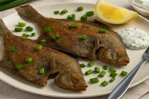 Жаль, раньше не знала: одна специя делает жареную рыбу как из ресторана