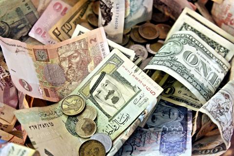 Рубли, доллары и юани: какую валюту россияне копят в 2025 году