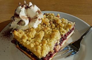 Домашний пирог с вареньем вернул традицию уютной выпечки — этнографы