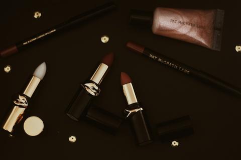 Помада, которая подходит всем: этот цвет уже называют главным оттенком осени