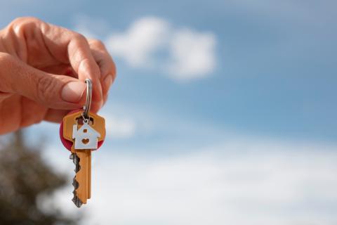 Прокуратура Лабытнанги спустя четыре года решила проблему с жильем инвалида после пожара