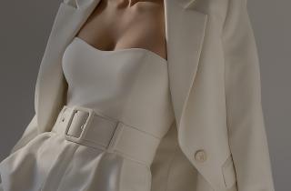 Блеск, локоны и безупречная кожа — почему этот тренд теперь выглядит устаревшим