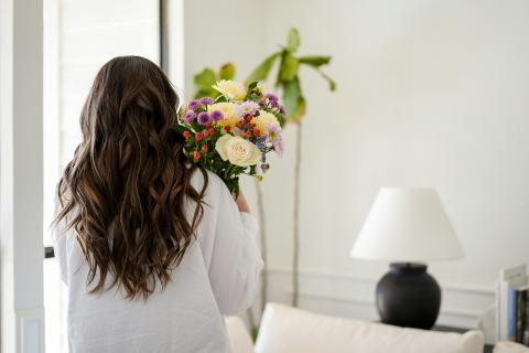 Яйцо с йогуртом уплотняют локоны и добавляют объём — Без фильтров