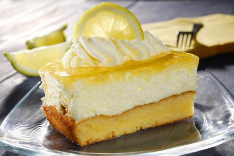 Торт с меренгой сохранил свежесть три дня в холодильнике — кулинары