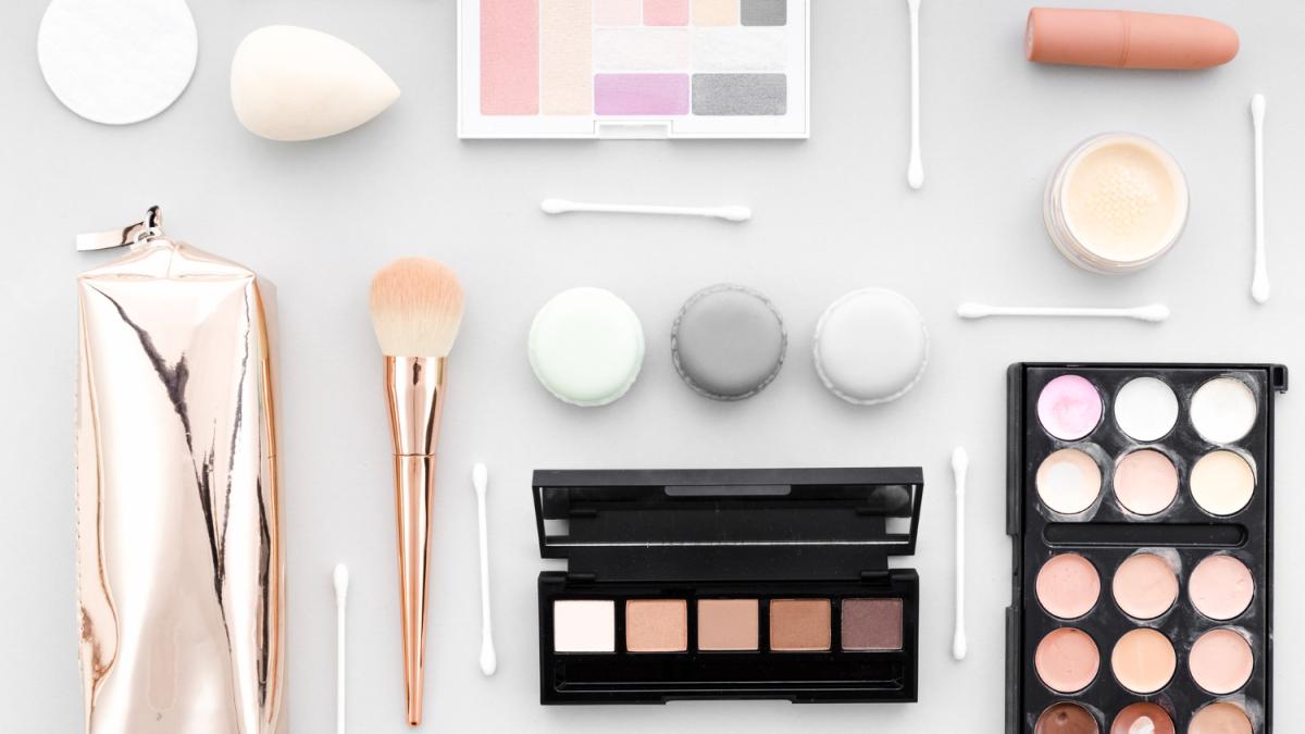 Набор косметики для дневного макияжа