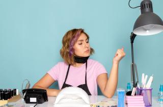 Шесть привычек, которые раздражают мастеров маникюра — и мешают вам получить идеальный результат