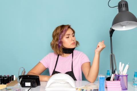 Шесть привычек, которые раздражают мастеров маникюра — и мешают вам получить идеальный результат