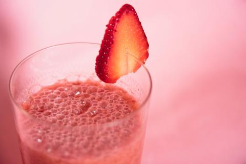Кладу банан и одну ягоду — и ребёнок думает, что это мороженое: вкуснейший десерт без грамма сахара