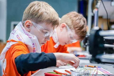 Подростки чаще отказываются от кружков из-за усталости — психолог Бадаева