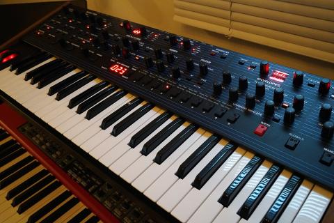 Ямальцы подарили синтезатор девятилетней пианистке из Волновахи — Ямал рядом