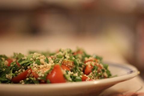 Гранатовые зёрна придали салату сладко-терпкий вкус — гастрономы