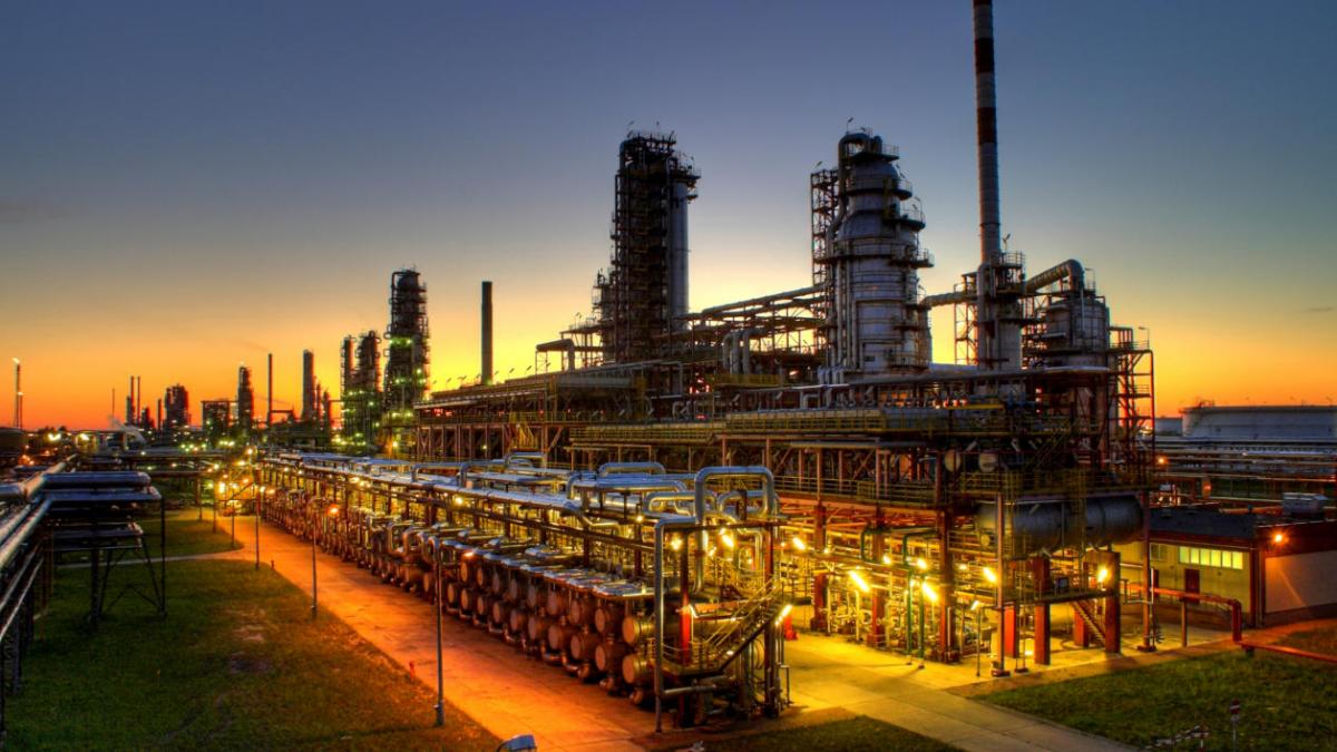 Нефтеперерабатывающий завод Нефтеперерабатывающий завод