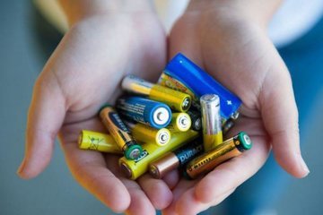 Эксперт рассказал о мнении компаний об утилизации батареек