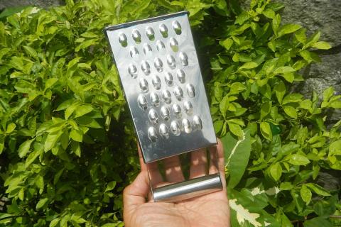 Сторону тёрки с прорезями используют для тонкой нарезки — Гастрономъ