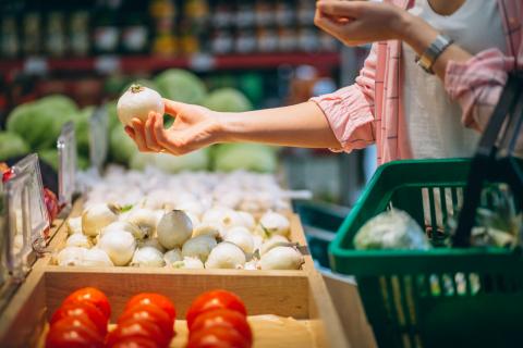 За продажу просроченных товаров — жесткие санкции для торговых сетей
