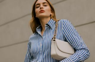Полоска в спокойных оттенках стала базой офисных капсул—отметили стилисты