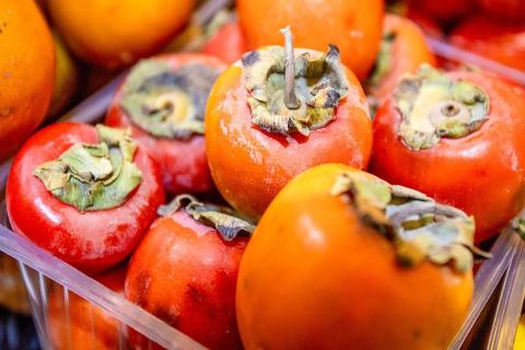 Хурму можно использовать в завтраках и горячих блюдах сезона — Едим Дома