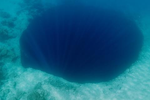 Тайная биосфера под ногами: в трёх километрах под землёй найдены запасы воды, полные жизни