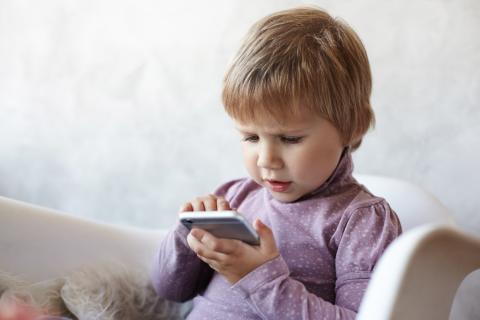 Вшили слежку прямо в чат: новый детский мессенджер всколыхнул родителей и аферистов