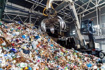 Эксперт предложил внедрить в РФ двухконтейнерную систему по утилизации отходов
