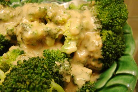 Брокколи придала зелёному соусу густую основу для филе — кулинары