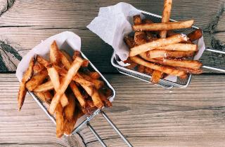 Вкусно до хруста — и опасно: в жареной картошке нашли невидимого врага — любители фри грустят