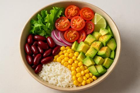 Эксперт: боул с фасолью, рисом и овощами поддерживает энергию и обмен веществ