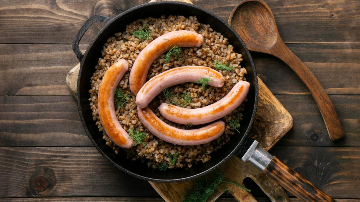 Гречка с сосисками