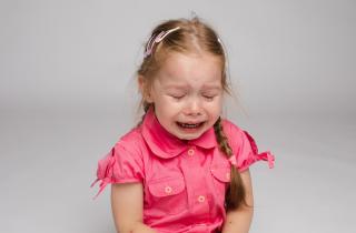 Семейная агрессия усиливает страх и замкнутость детей по данным психотерапевтов