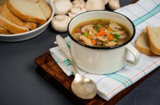 Грибной отвар сделал щи густыми и ароматными — кулинары