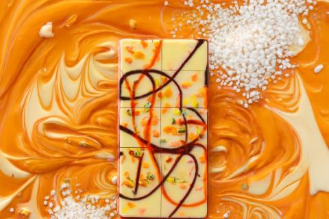 Новый шоколад из Абу-Даби с соленой карамелью и золотой фольгой завоевал популярность — шеф-повар Катис